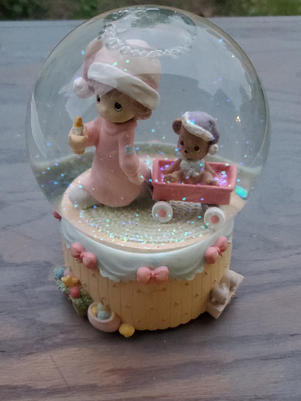 Precious Moments  Snow Globe ( Plays We Wish You A Merry Christmas)